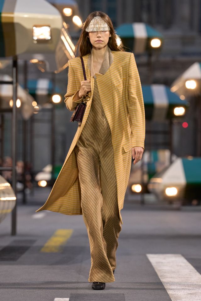 من عرض أزياء LOUIS VUITTON لربيع وصيف 2027