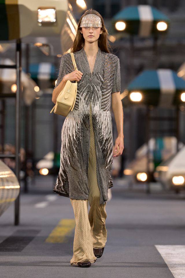 من عرض أزياء LOUIS VUITTON لربيع وصيف 2027