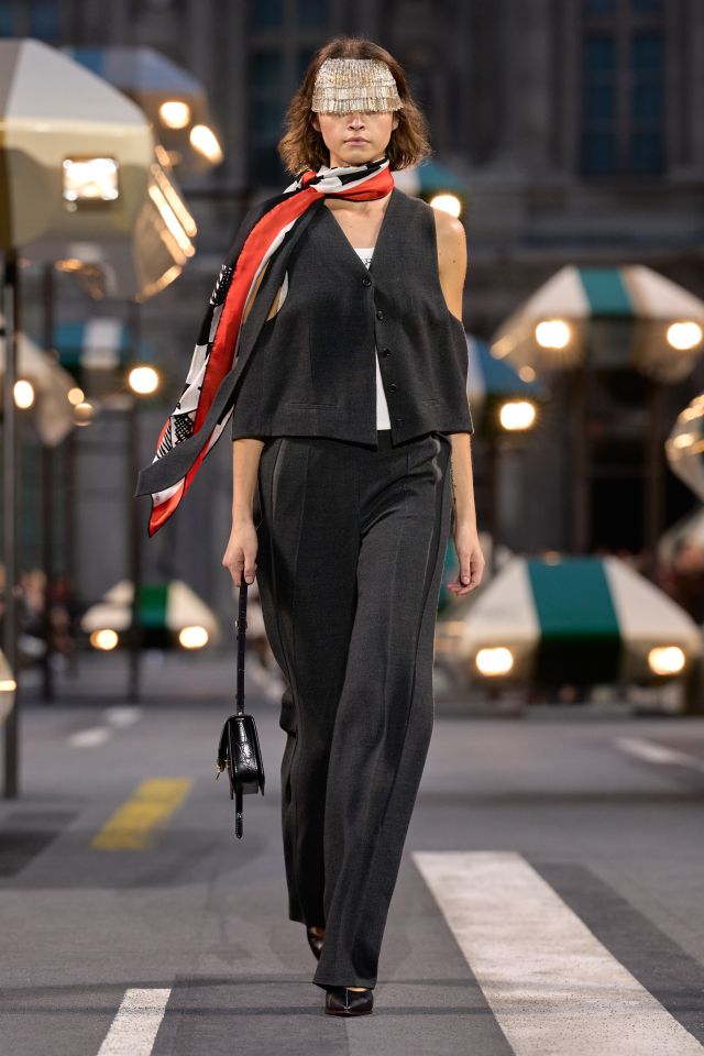 من عرض أزياء LOUIS VUITTON لربيع وصيف 2027