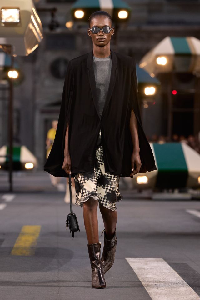 من عرض أزياء LOUIS VUITTON لربيع وصيف 2027