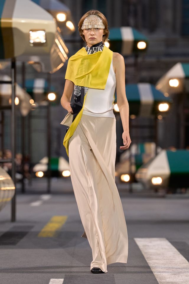 من عرض أزياء LOUIS VUITTON لربيع وصيف 2027