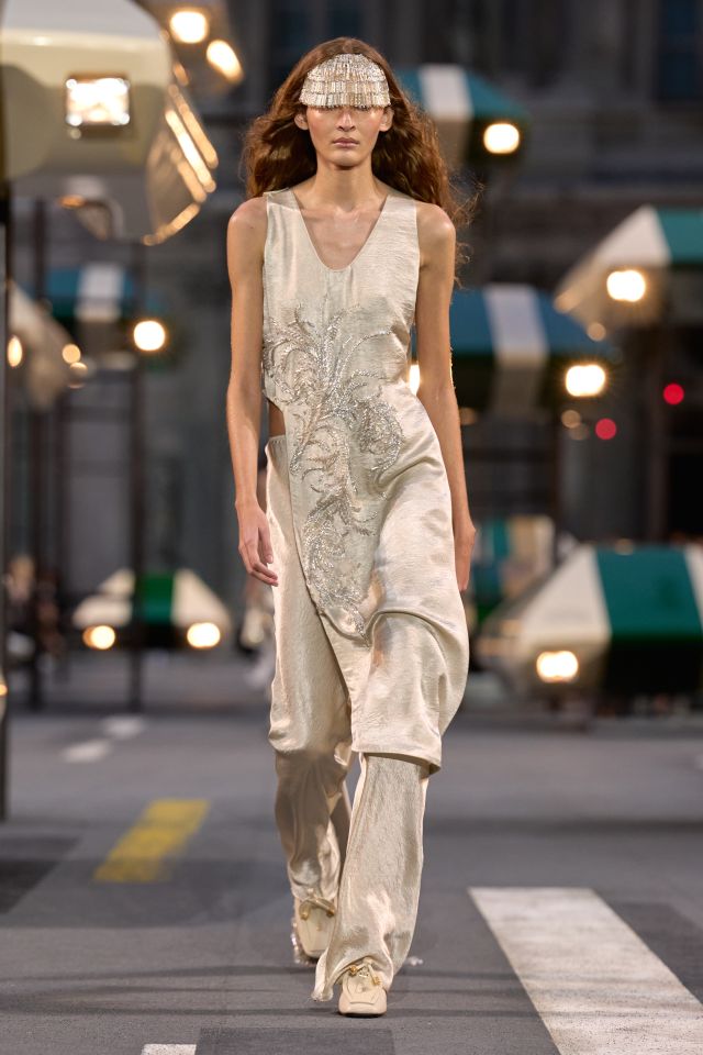 من عرض أزياء LOUIS VUITTON لربيع وصيف 2027