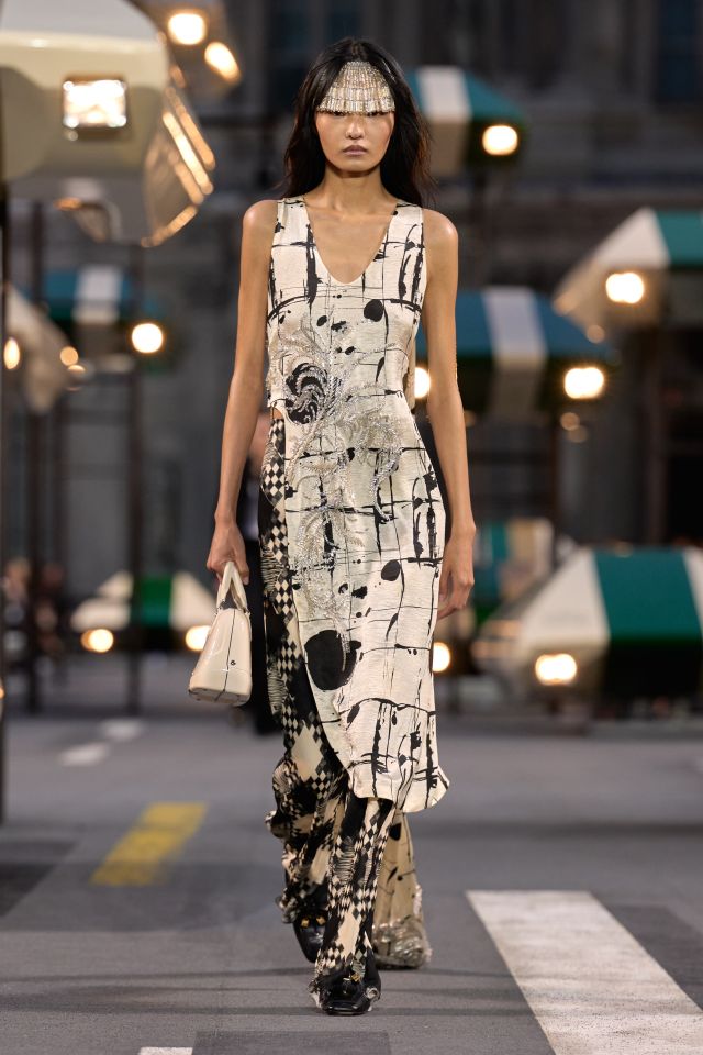 من عرض أزياء LOUIS VUITTON لربيع وصيف 2027