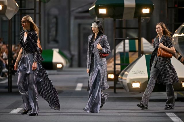 من عرض أزياء LOUIS VUITTON لربيع وصيف 2027
