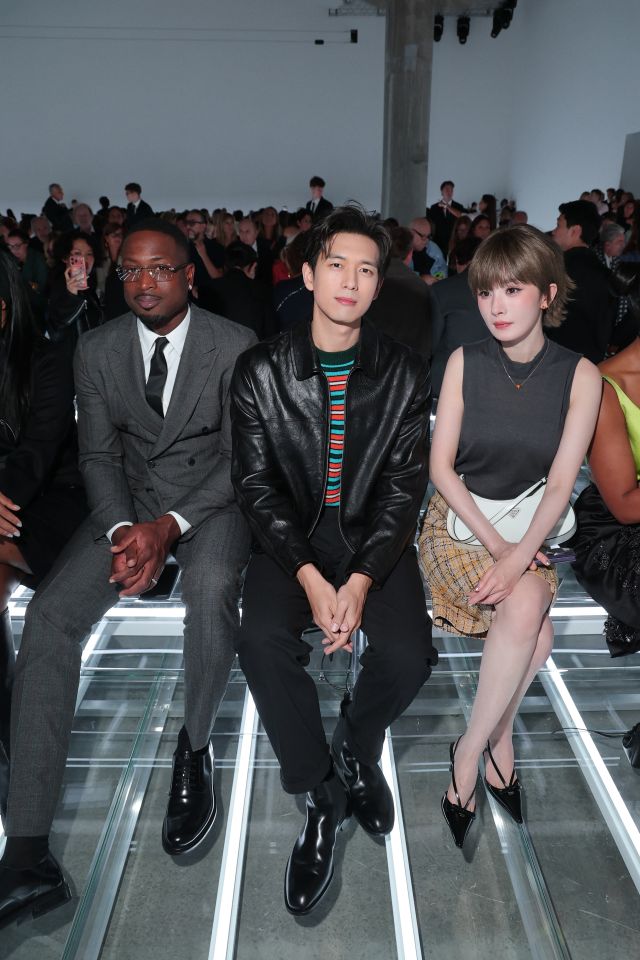 Li Xian في عرض Prada لربيع وصيف 2027