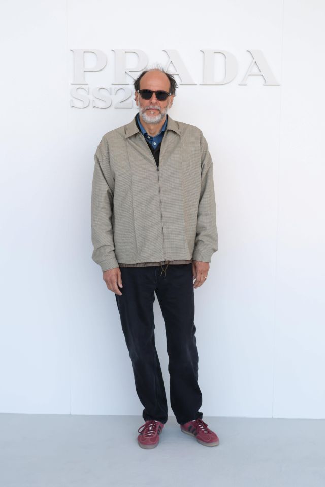 Luca Guadagnino في عرض Prada لربيع وصيف 2027