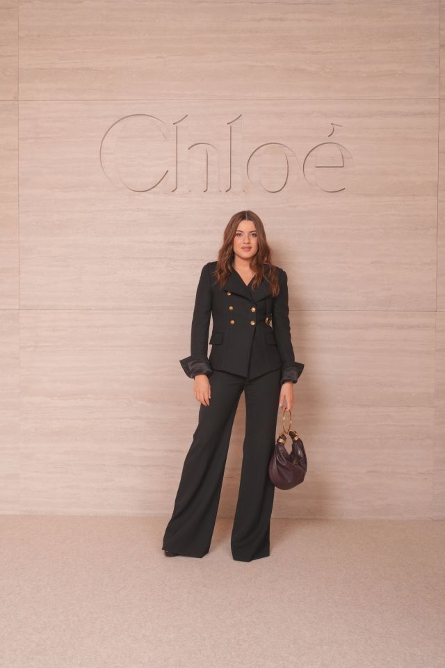 Malou Khebezi في عرض Chloé لصيف 2027