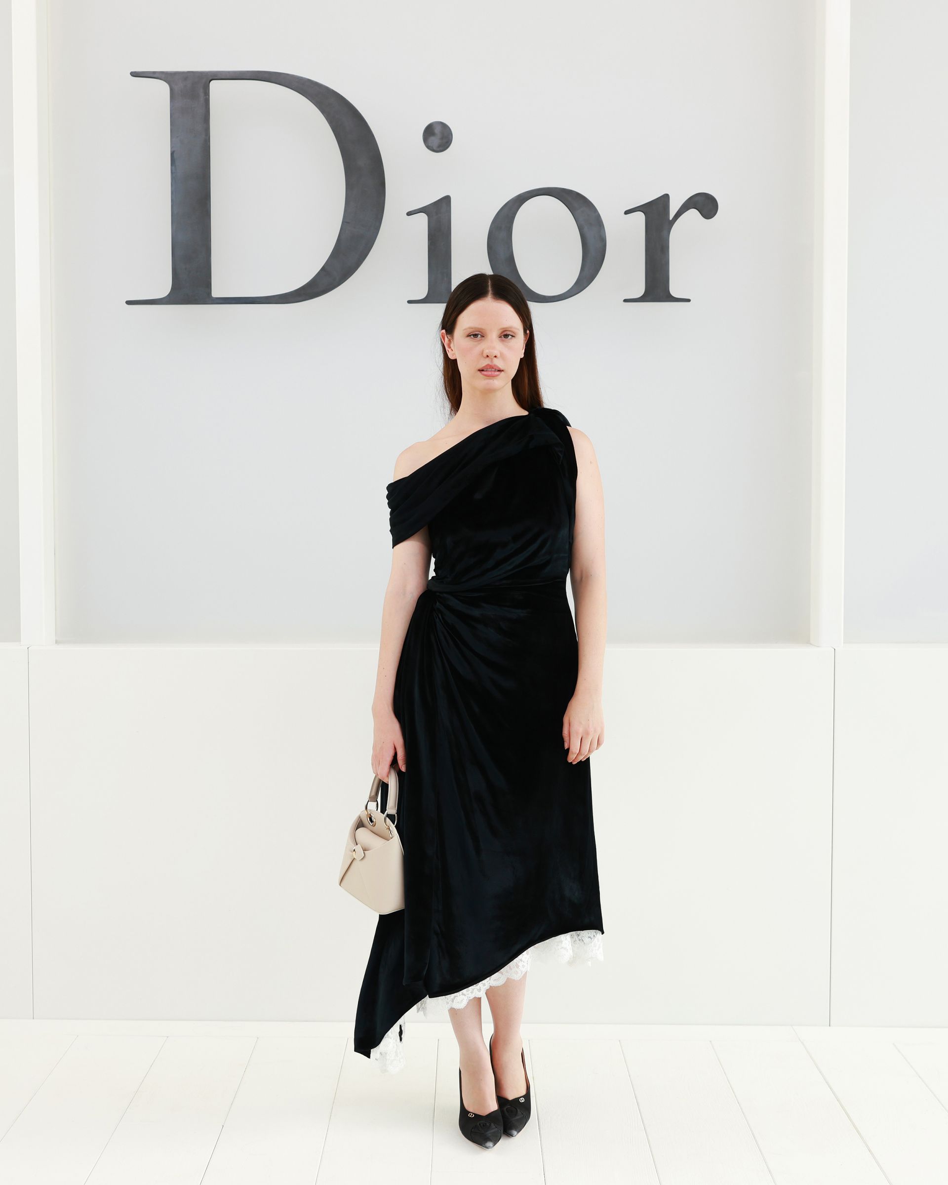 Mia Goth في عرض Dior لصيف 2027
