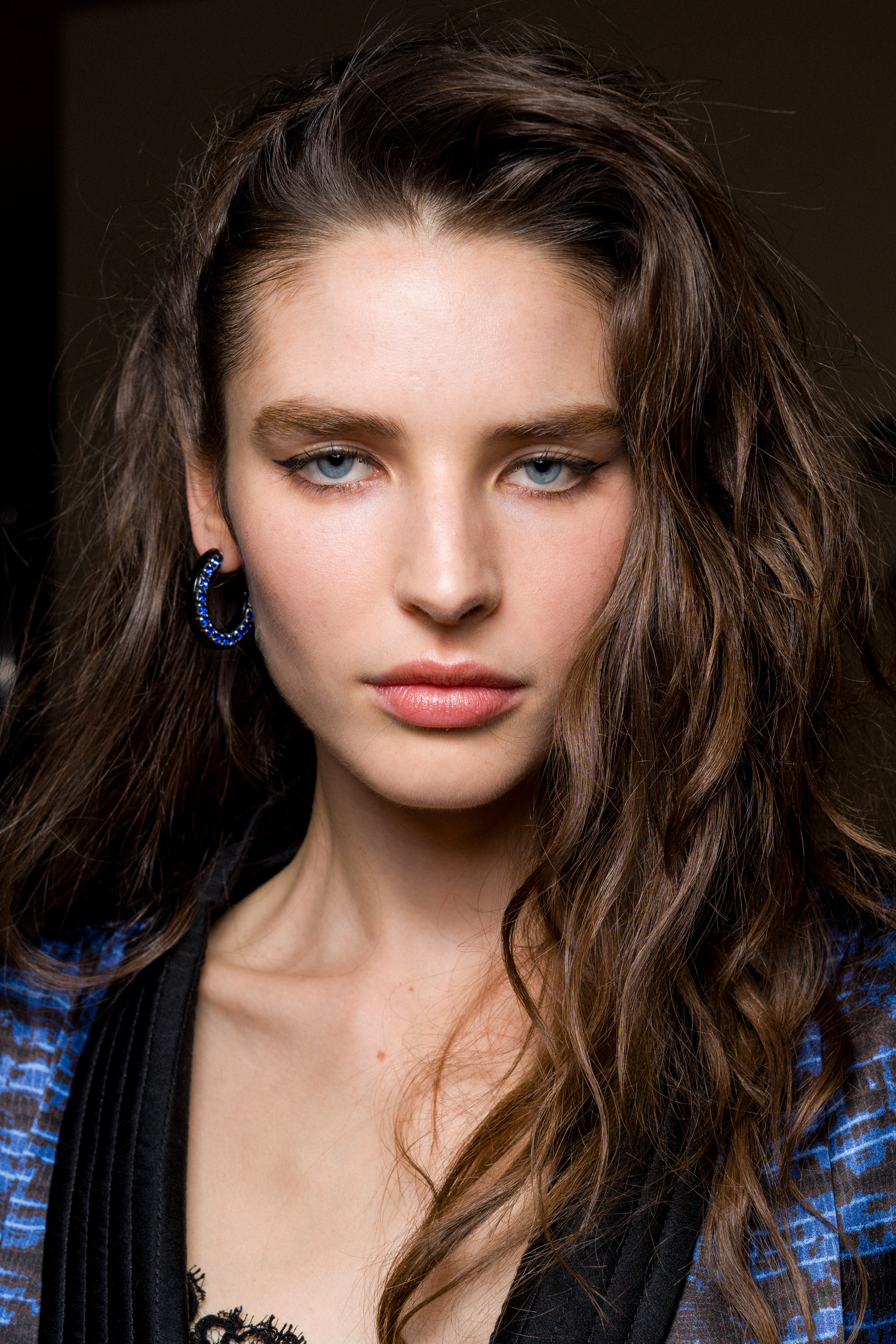 إطلالة Isabel Marant ببشرة مشرقة وطبيعية إطلالة Isabel Marant ببشرة مشرقة وطبيعية