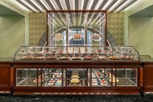 افتتاح Prada Galleria في ميلانو: دمج استثنائي بين الموضة والفن