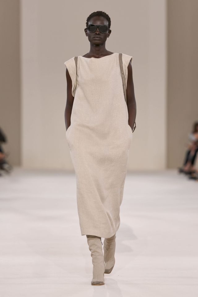 ربيع وصيف 2027 يزهران بأناقة هادئة من Max Mara