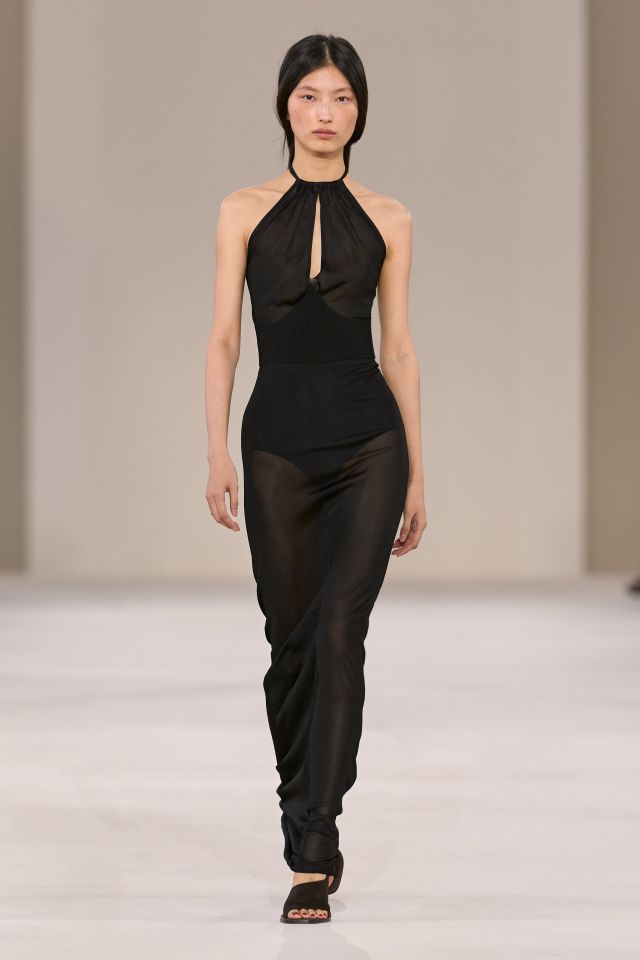 بساطة آسرة تنسج أناقة الموسم الجديد مع Max Mara