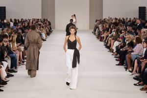 تشكيلة FAR HORIZON لربيع وصيف 2027 من Max Mara: جرأة التمرّد