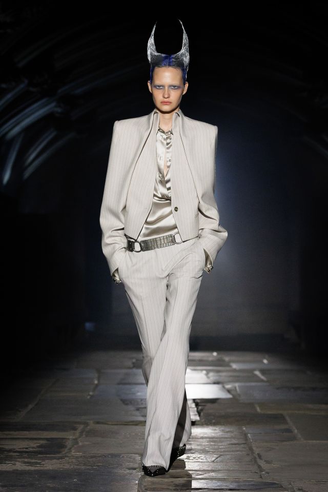 من مجموعة أزياء McQueen لربيع وصيف 2027