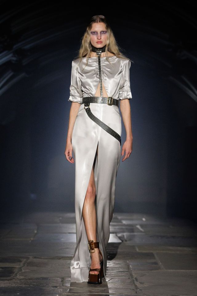 من مجموعة أزياء McQueen لربيع وصيف 2027