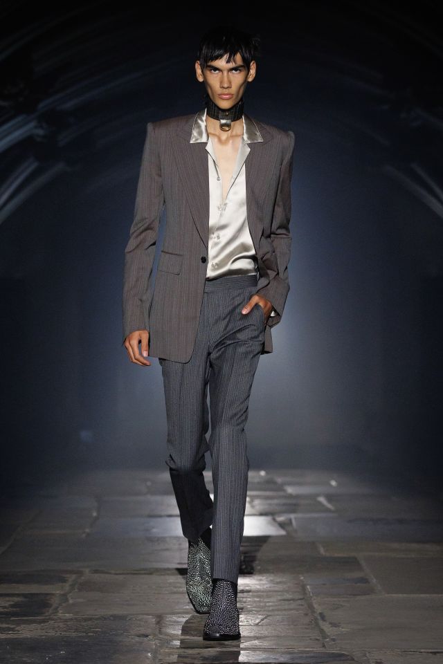 من مجموعة أزياء McQueen لربيع وصيف 2027