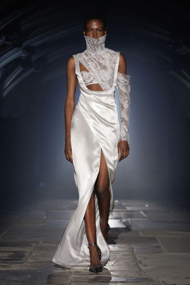 من مجموعة أزياء McQueen لربيع وصيف 2027