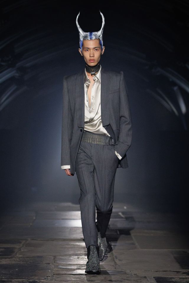 من مجموعة أزياء McQueen لربيع وصيف 2027