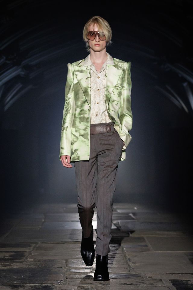 من مجموعة أزياء McQueen لربيع وصيف 2027