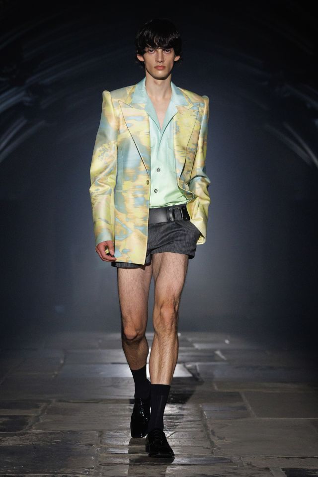 من مجموعة أزياء McQueen لربيع وصيف 2027