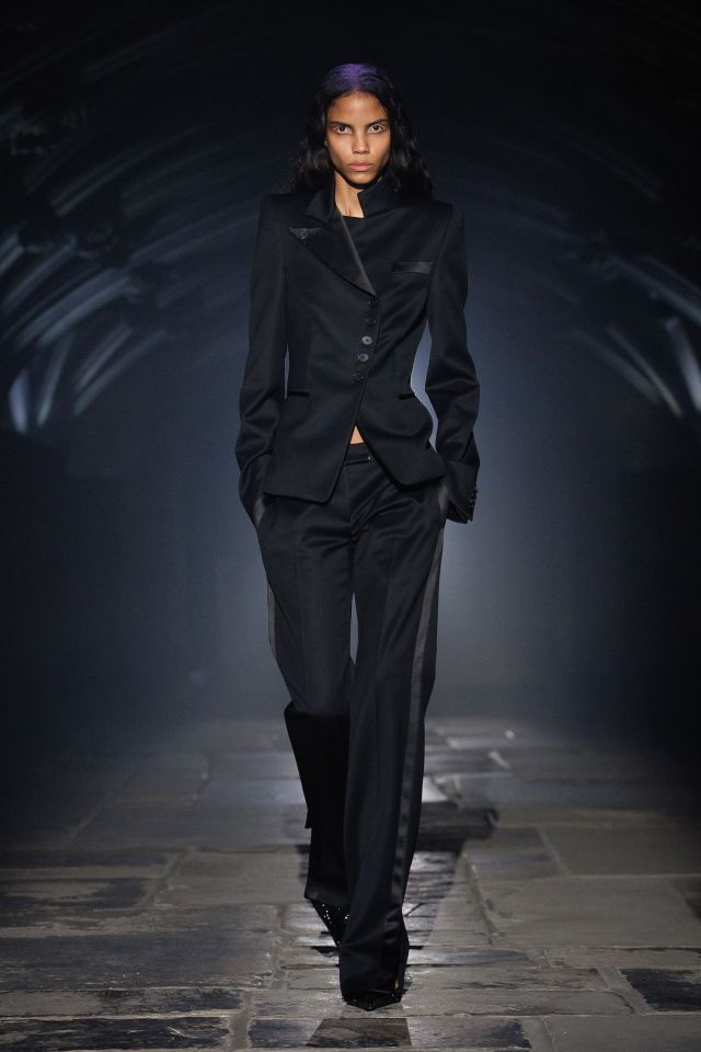 من مجموعة أزياء McQueen لربيع وصيف 2027
