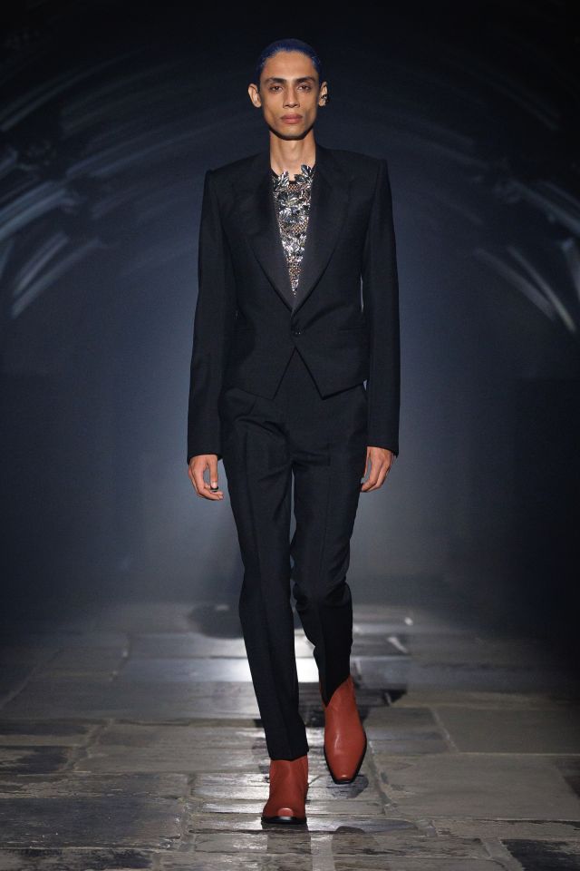 من مجموعة أزياء McQueen لربيع وصيف 2027