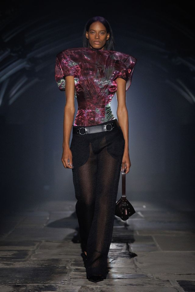 من مجموعة أزياء McQueen لربيع وصيف 2027