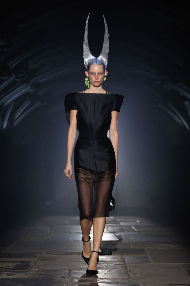 من مجموعة أزياء McQueen لربيع وصيف 2027