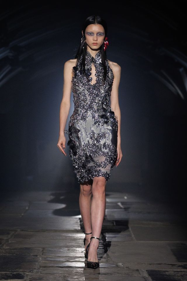 من مجموعة أزياء McQueen لربيع وصيف 2027