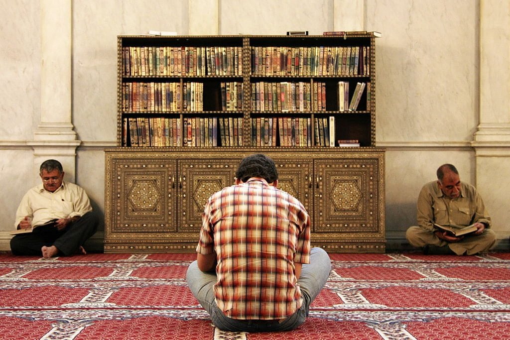تفسير من يقرأ القرآن في المنام تفسير من يقرأ القرآن في المنام