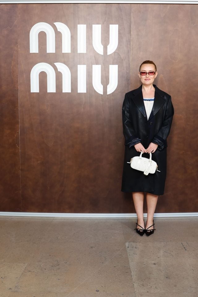 Amelia Dimoldenberg من عرض أزياء Miu Miu لربيع وصيف 2027