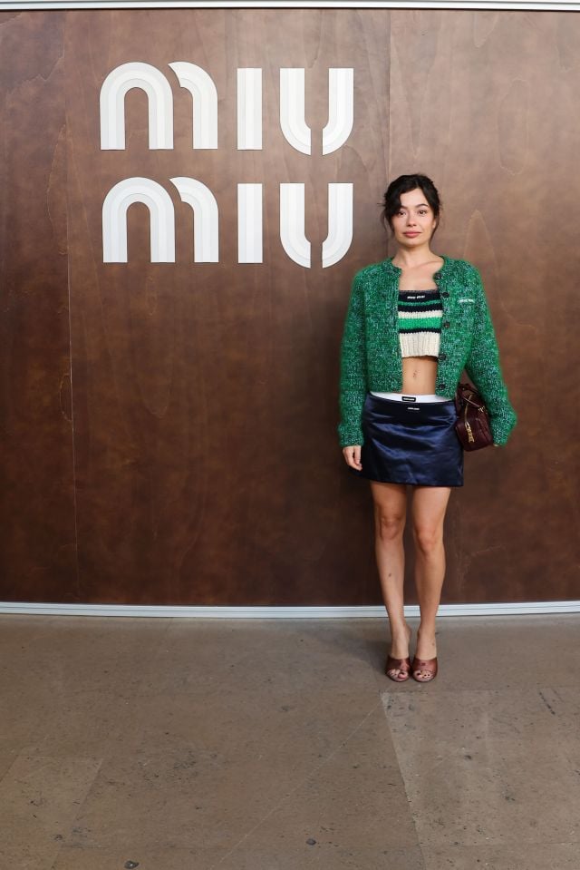 Anna Castillo من عرض أزياء Miu Miu لربيع وصيف 2027