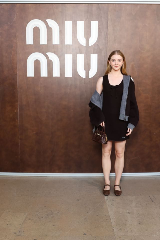 Evie Templeton من عرض أزياء Miu Miu لربيع وصيف 2027