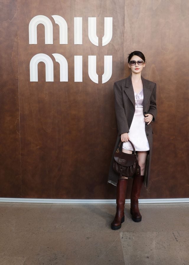 Li Qin من عرض أزياء Miu Miu لربيع وصيف 2027