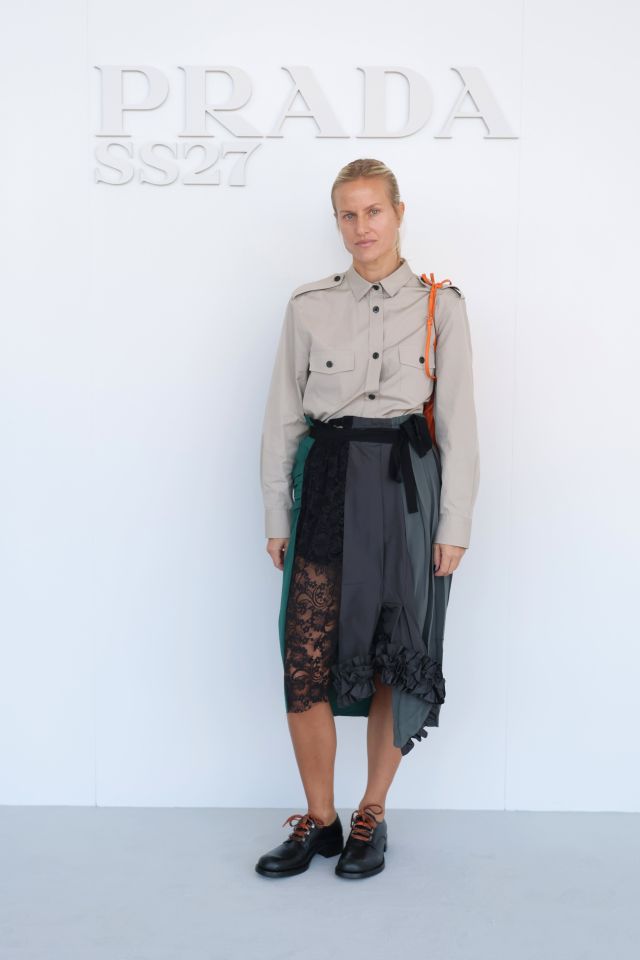 Olympia Scarry في عرض Prada لربيع وصيف 2027