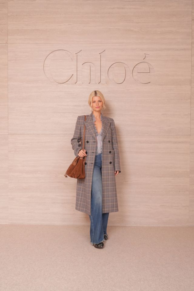 Pixie Geldof في عرض Chloé لصيف 2027