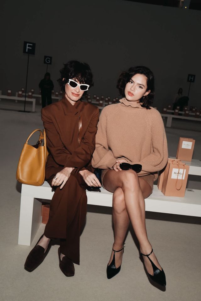 Paz Vega وAva Salazar في عرض Max Mara لربيع وصيف 2027