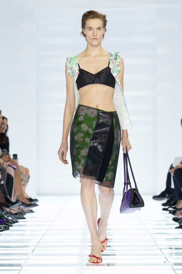 من مجموعة Prada للنساء لربيع وصيف 2027