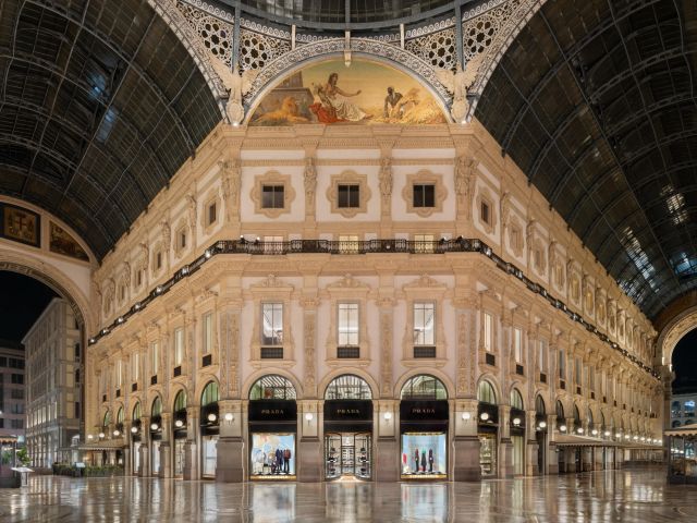 Prada Uomo في Prada Galleria غاليريا فيتوريو إيمانويل الثاني بميلانو