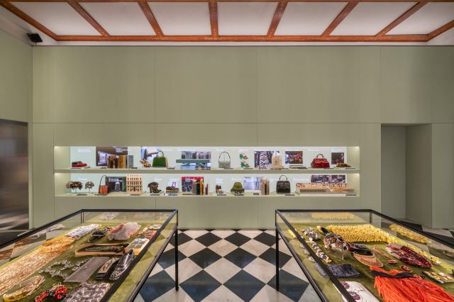 معرض Pradasphere في Prada Galleria في غاليريا فيتوريو إيمانويل الثاني بميلانو