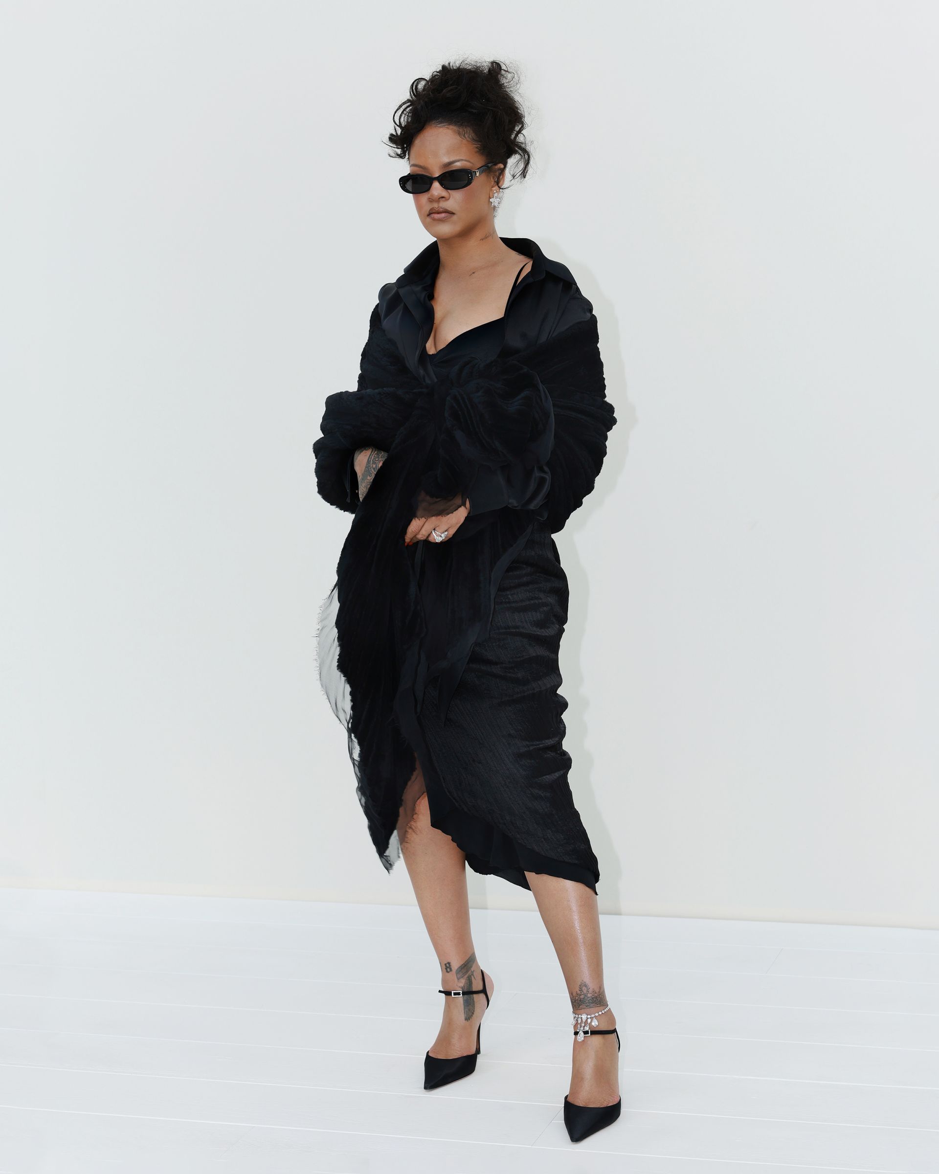 Rihanna في عرض Dior لصيف 2027