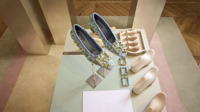 من مجموعة Roger Vivier لربيع وصيف 2027