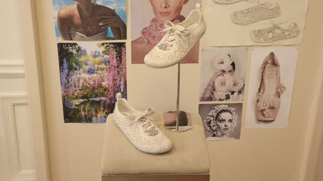 من مجموعة Roger Vivier لربيع وصيف 2027