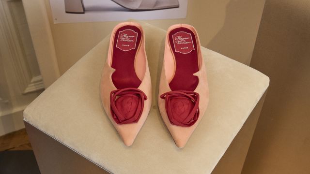من مجموعة Roger Vivier لربيع وصيف 2027