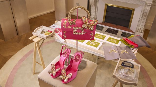 من مجموعة Roger Vivier لربيع وصيف 2027
