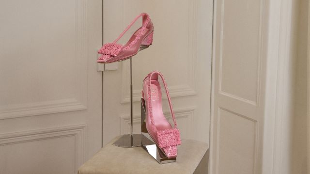من مجموعة Roger Vivier لربيع وصيف 2027