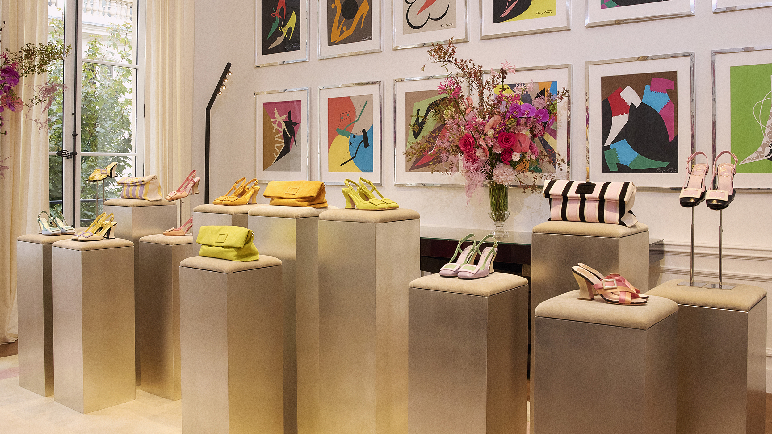 من مجموعة Roger Vivier لربيع وصيف 2027 من مجموعة Roger Vivier لربيع وصيف 2027