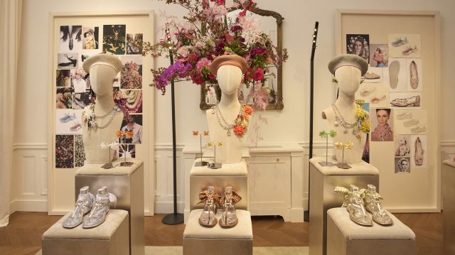 من مجموعة Roger Vivier لربيع وصيف 2027