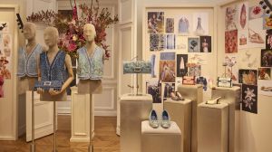 مجموعة Roger Vivier لربيع وصيف 2027: أزهار تتفتّح