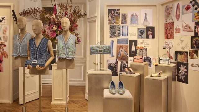 مجموعة Roger Vivier لربيع وصيف 2027: أزهار تتفتّح